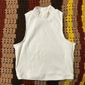 Size small. Everlane. White, sleeveless, cropped top. Never been worn!